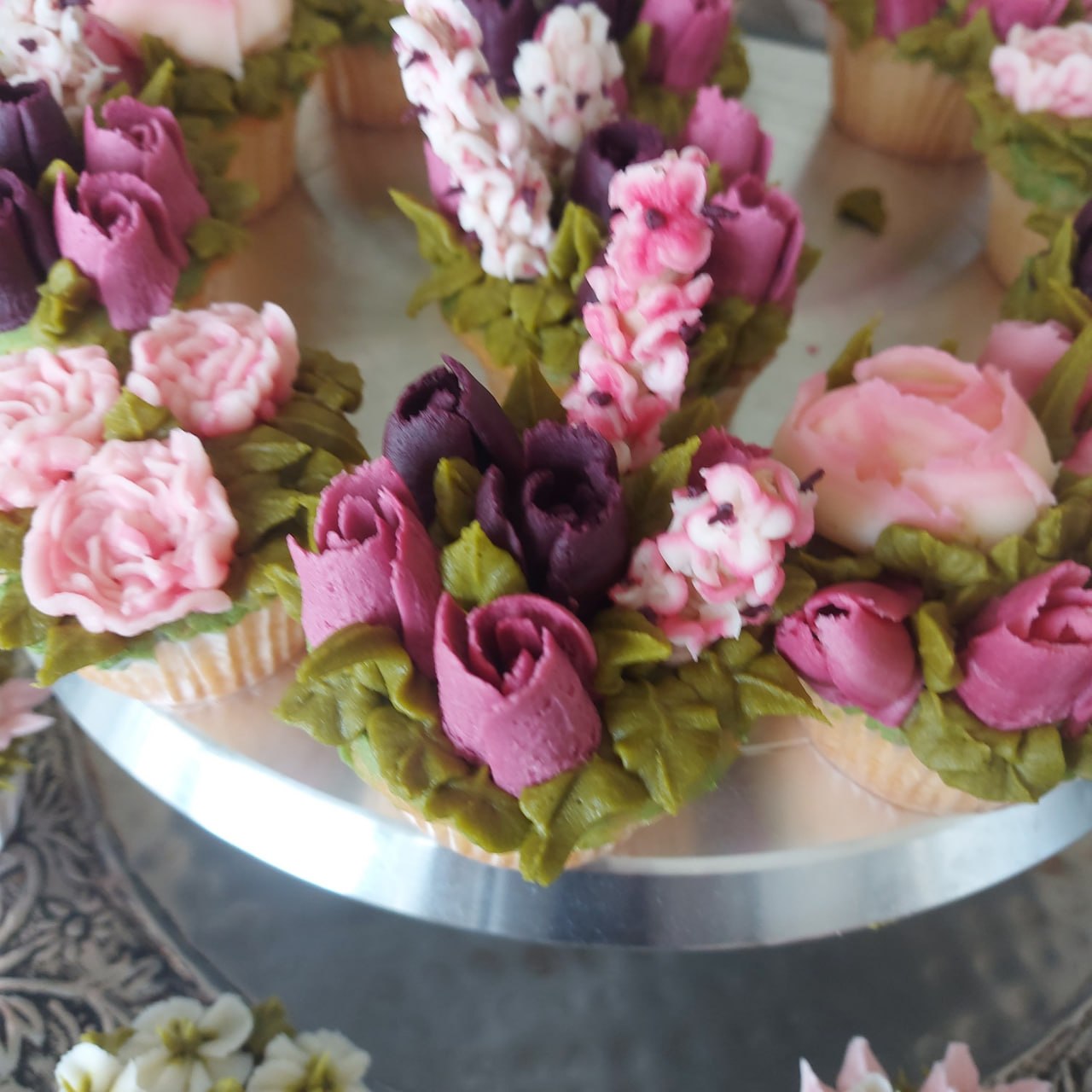 Close-up paarse rozen cupcakes